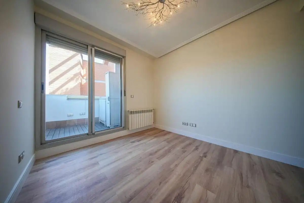 Dormitori de Dúplex de lloguer en Madrid amb Aire condicionat, Calefacció i Terrassa