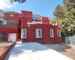 Exterior view of Single-family semi-detached for sale in Arenys de Munt  with Air Conditioner, Private garden and Terrace