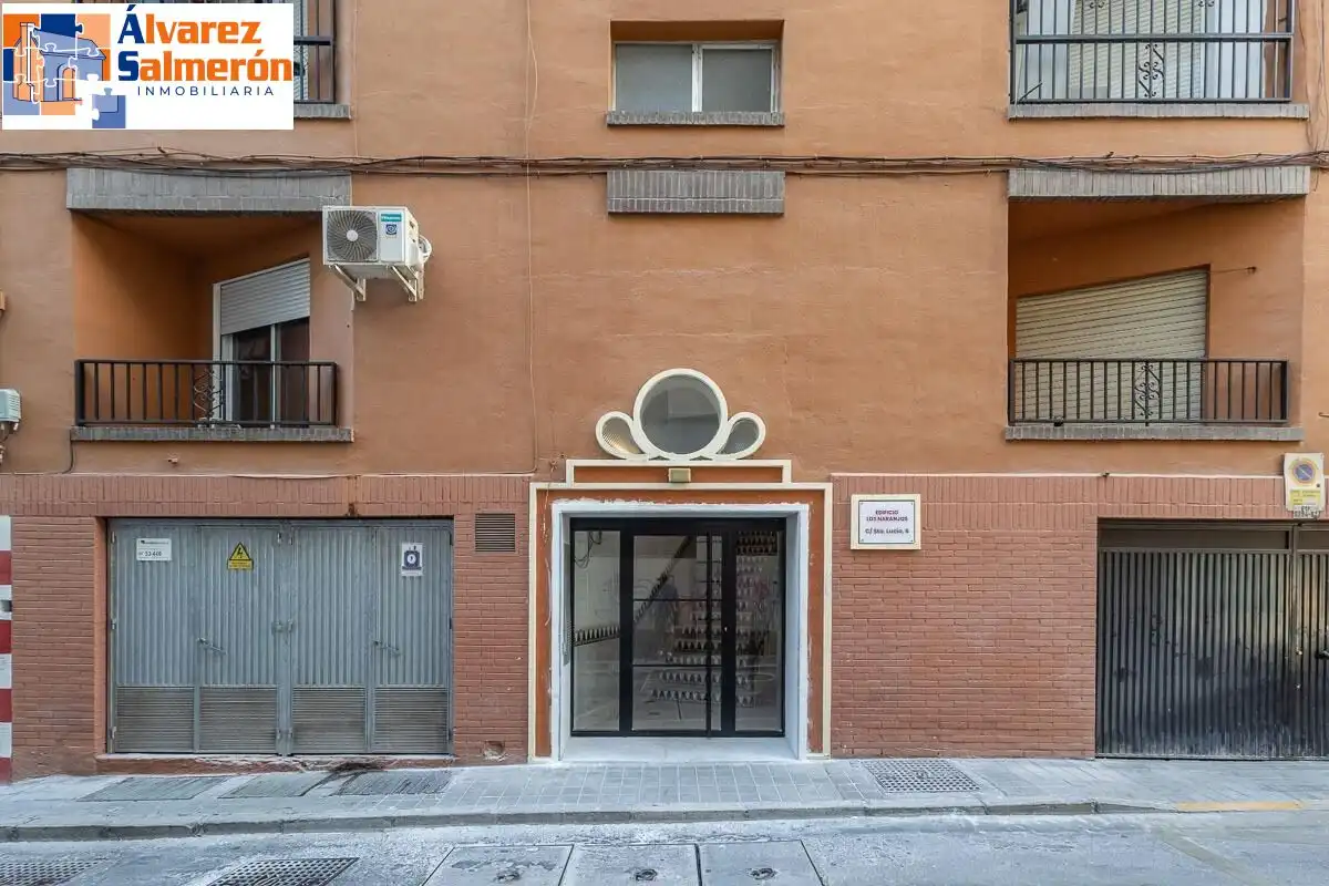 Außenansicht von Wohnung zum Verkauf in Granada mit Balkon