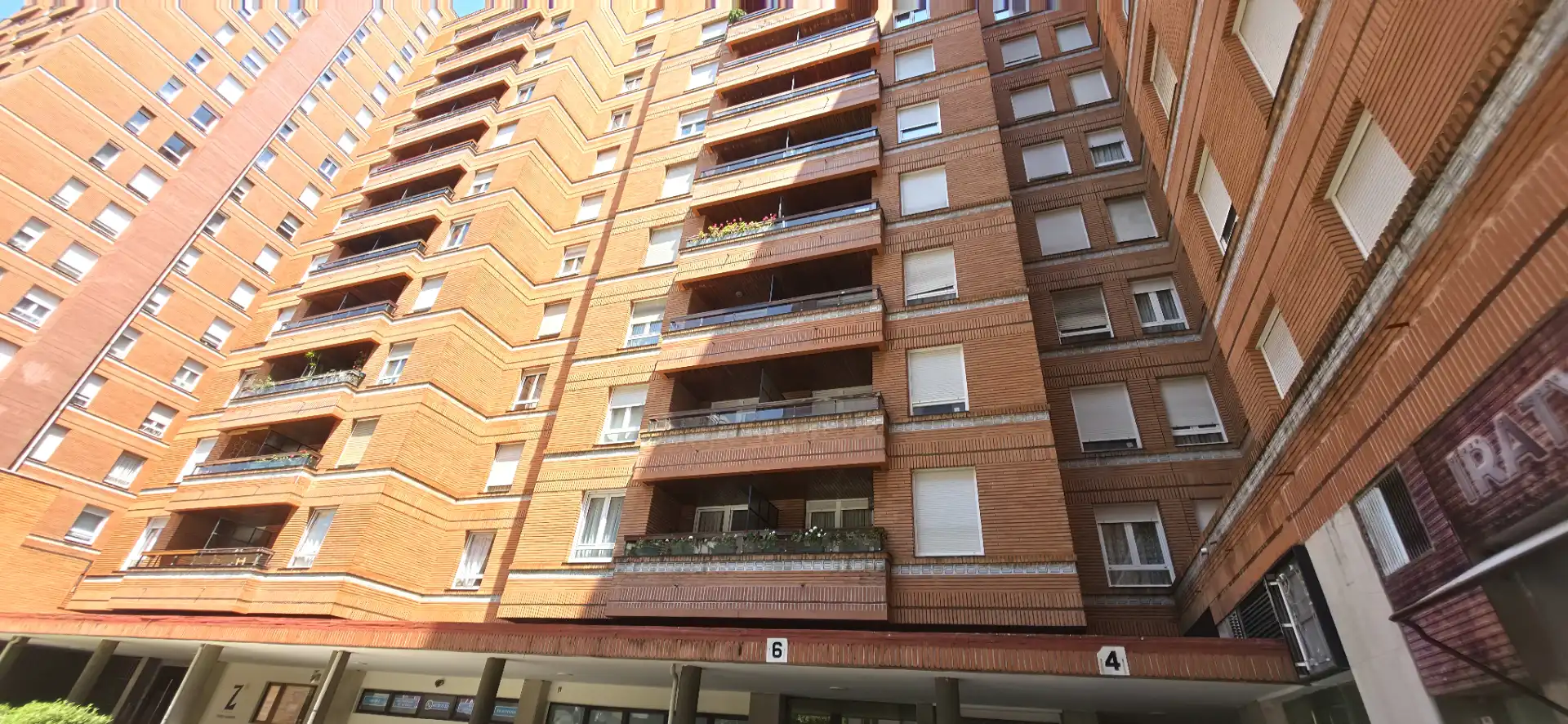 Vista exterior de Piso en venta en Bilbao  con Calefacción, Terraza y Amueblado