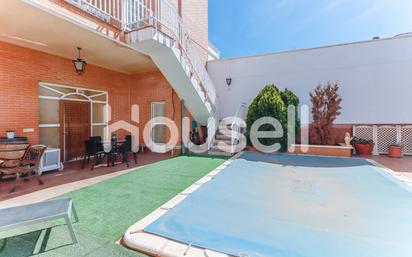 Vista exterior de Casa o xalet en venda en Tomelloso amb Aire condicionat, Terrassa i Piscina