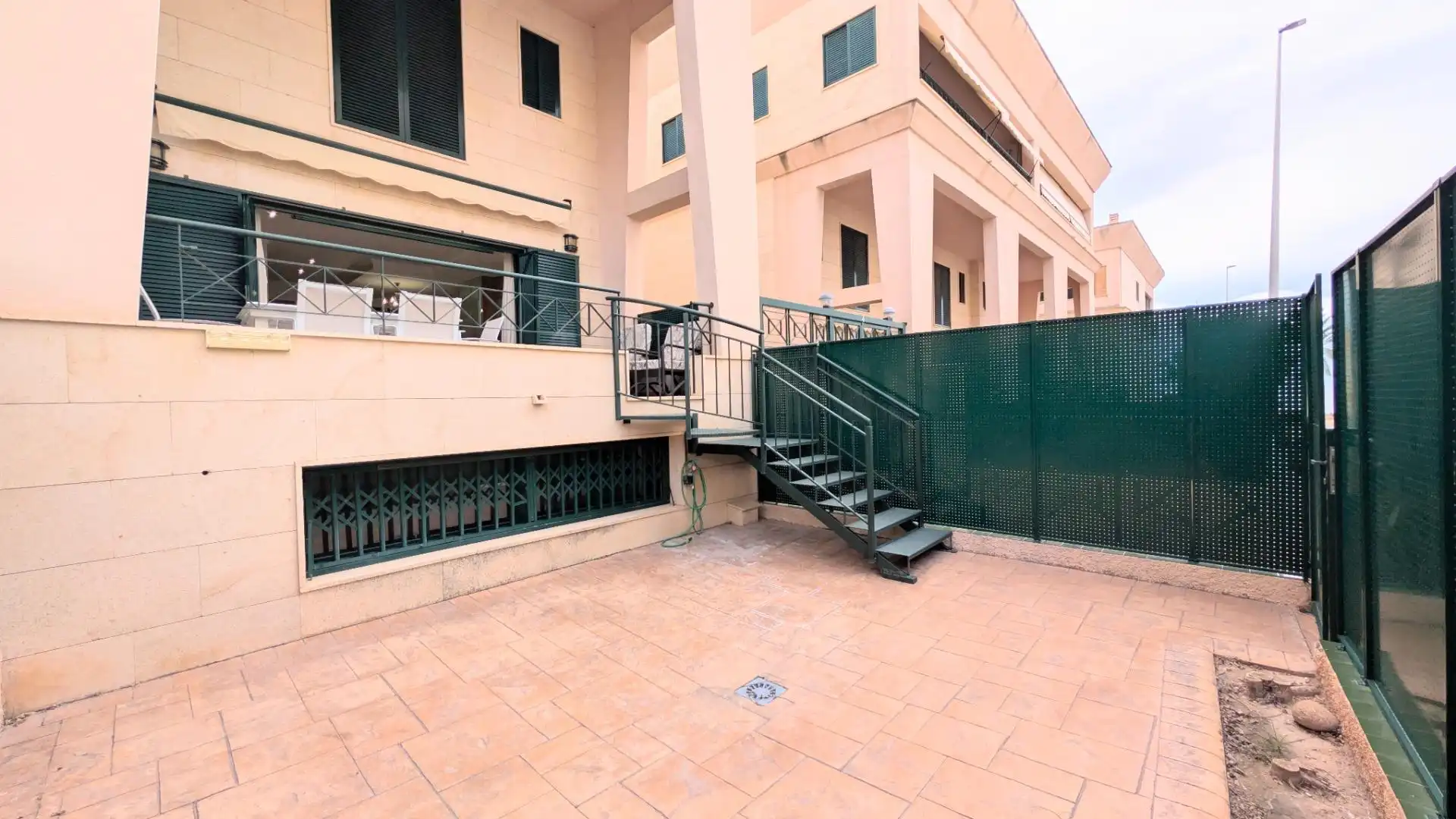 Vista exterior de Casa o xalet de lloguer en Santa Pola amb Aire condicionat, Calefacció i Jardí privat