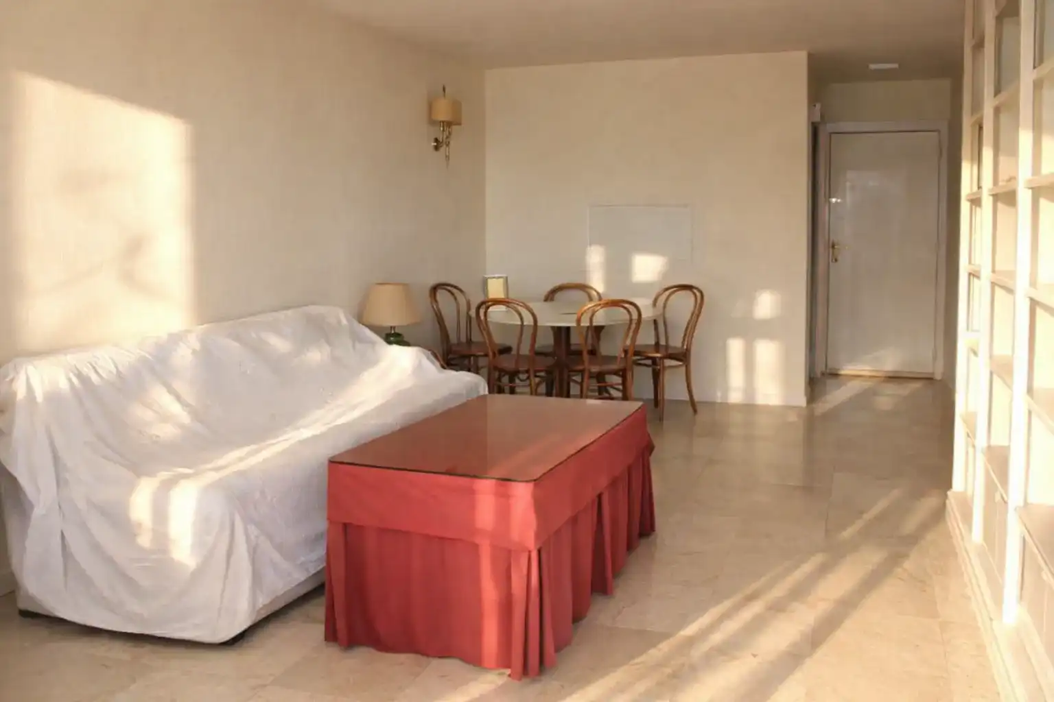 Sala d'estar de Pis en venda en Marbella amb Aire condicionat, Terrassa i Piscina