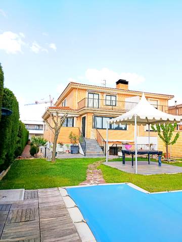 Casa-chalet en Venta en Carbajosa de la Sagrada