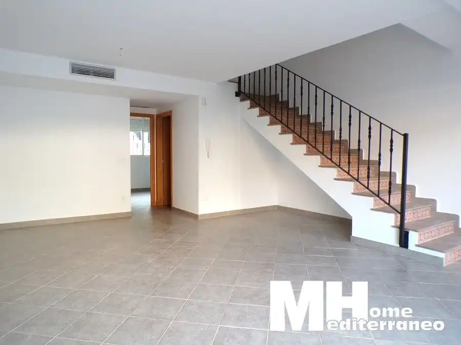 Sala de estar de Casa adosada en venta en Gilet con Aire acondicionado
