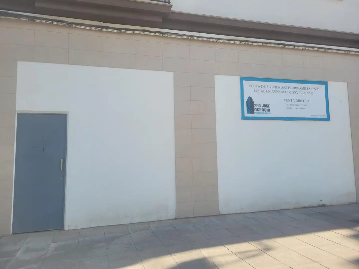 Vista exterior de Local en venta en Tocina