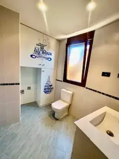 Bany de Casa o xalet en venda en Onzonilla amb Calefacció, Parquet i Terrassa