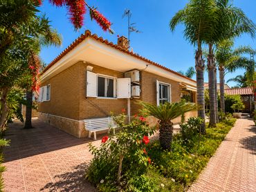 Casa con jardín en venta en Corinto - Almarda