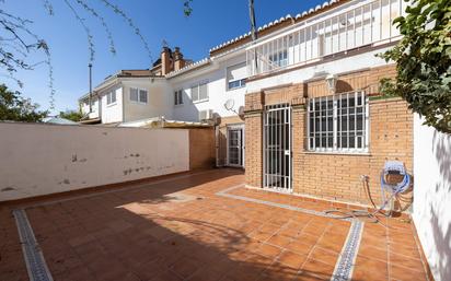 Vista exterior de Casa adosada en venda en  Granada Capital amb Terrassa i Balcó