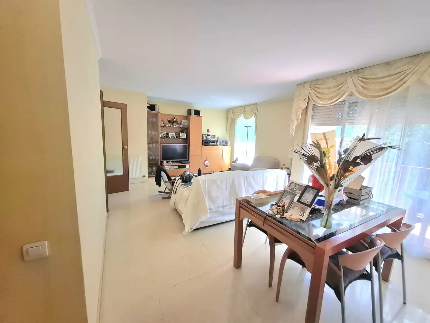 Living room of Flat for sale in Cerdanyola del Vallès  with Heating, Oven and Balcony