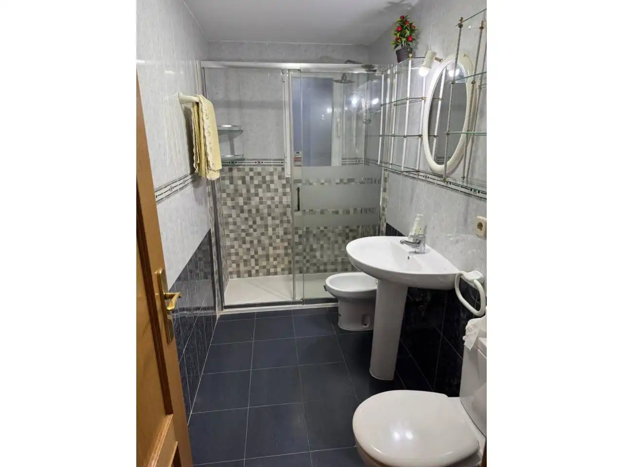Baño de Piso de alquiler en Ocaña con Aire acondicionado, Calefacción y Jardín privado