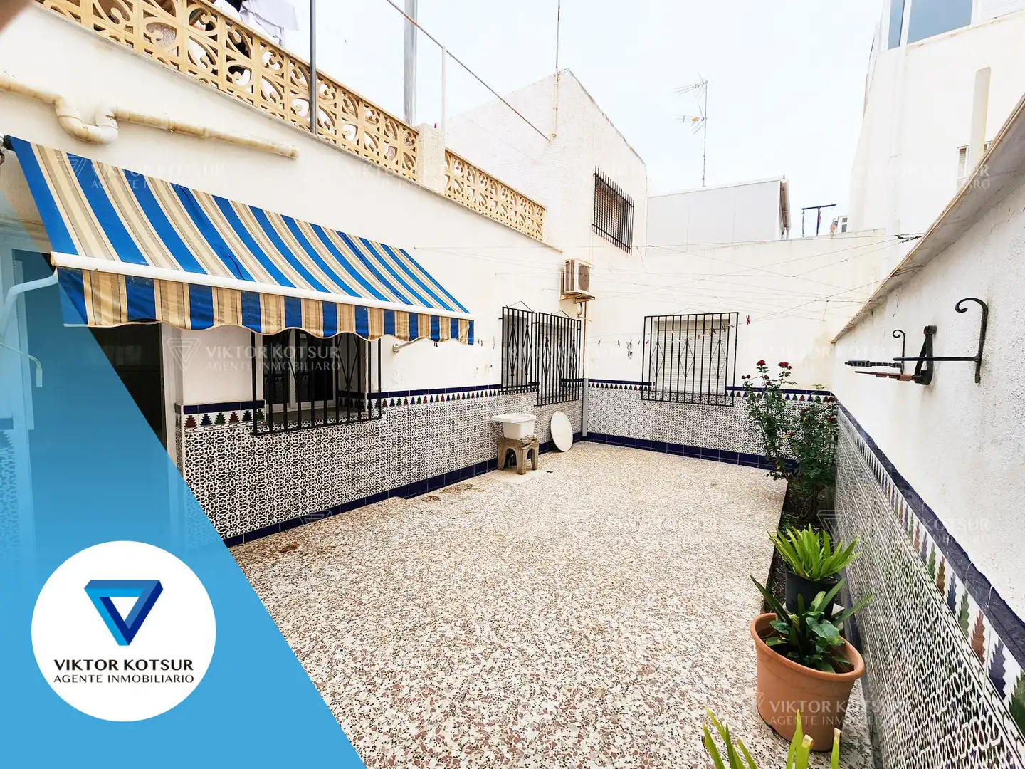Vista exterior de Casa adosada en venta en Roquetas de Mar con Aire acondicionado, Terraza y Trastero