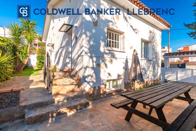 Casa-chalet en Venta en Carrer de la Plana en La Plana - Bellsoleig