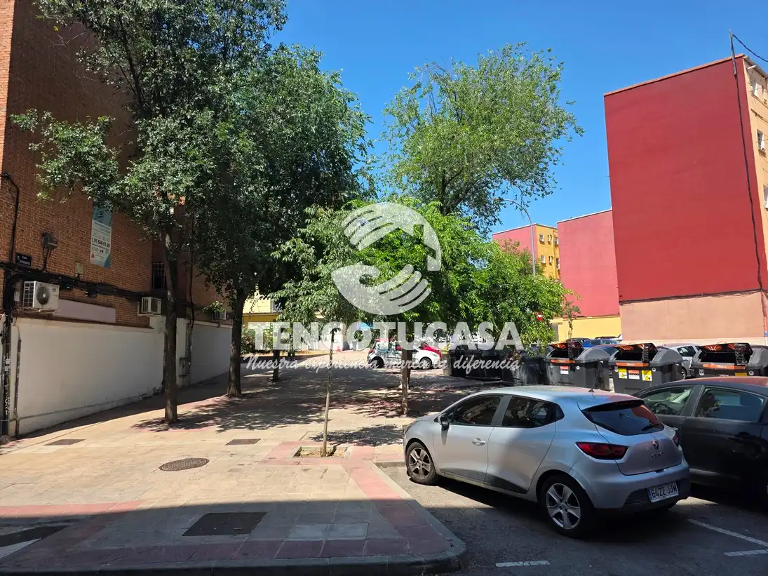 Vista exterior de Pis en venda en Madrid amb Calefacció i Moblat