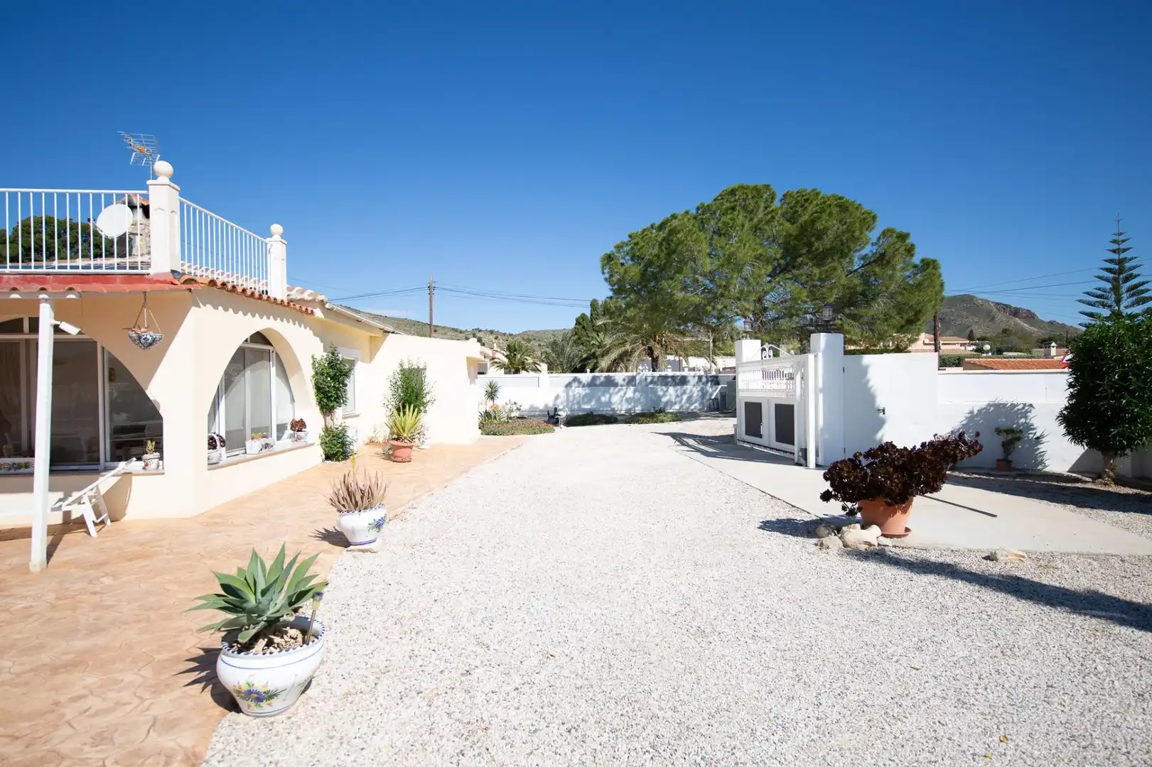 Vista exterior de Casa o xalet en venda en Mutxamel amb Aire condicionat, Calefacció i Jardí privat
