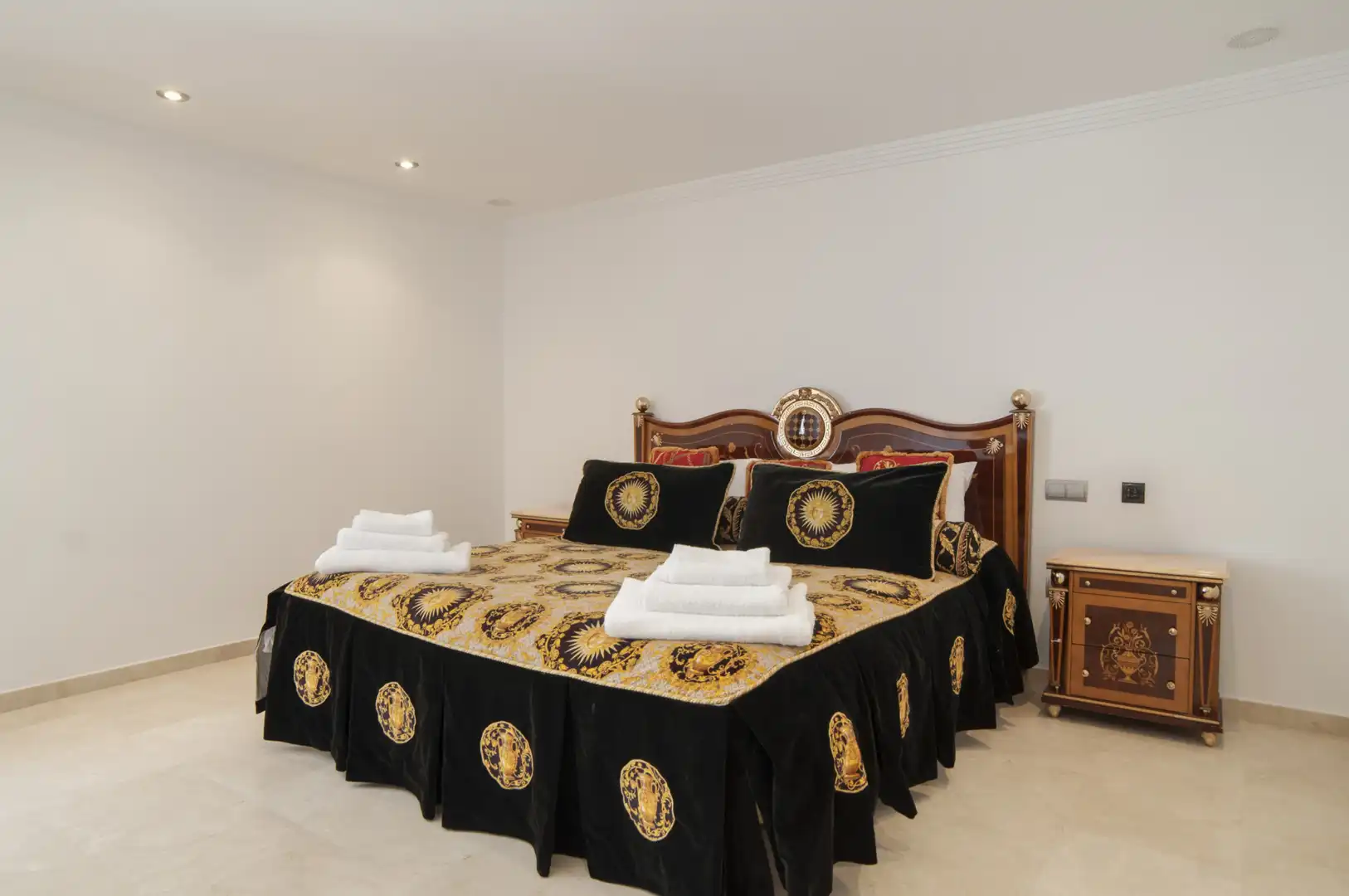 Houses for sale in Elviria