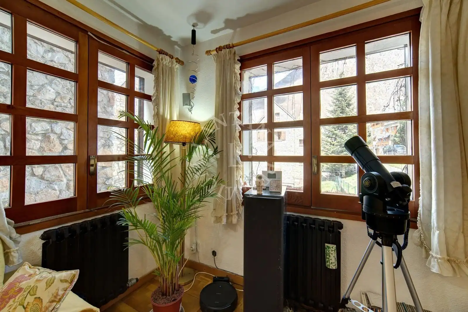 Living room of Houses for sale in Naut Aran  with Storage room