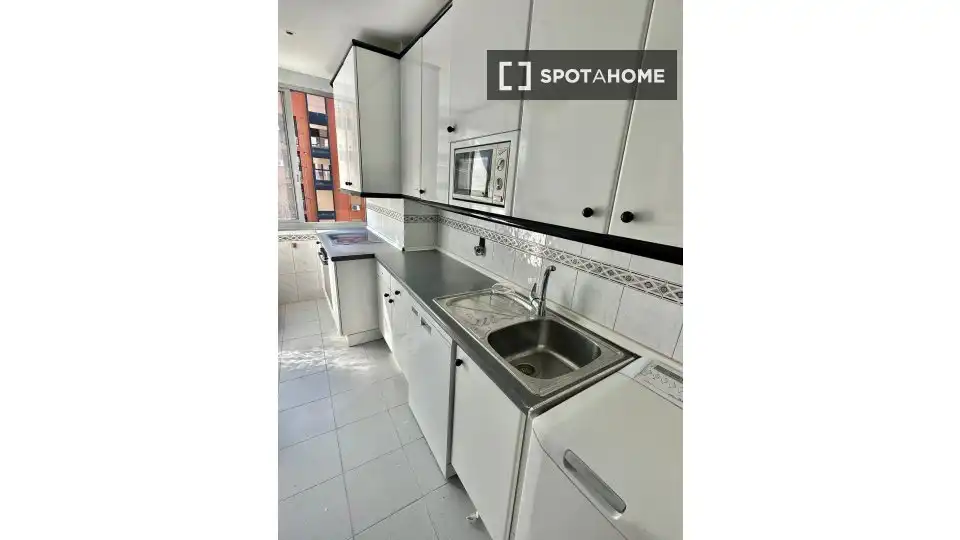 Kitchen of Flat for share in Madrid  with Air Conditioner, Heating and Terrace