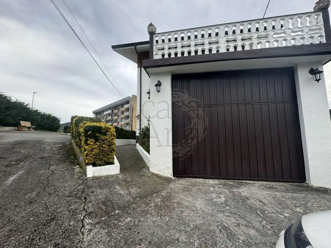 Vista exterior de Casa o xalet en venda en Lemoa amb Calefacció, Jardí privat i Moblat