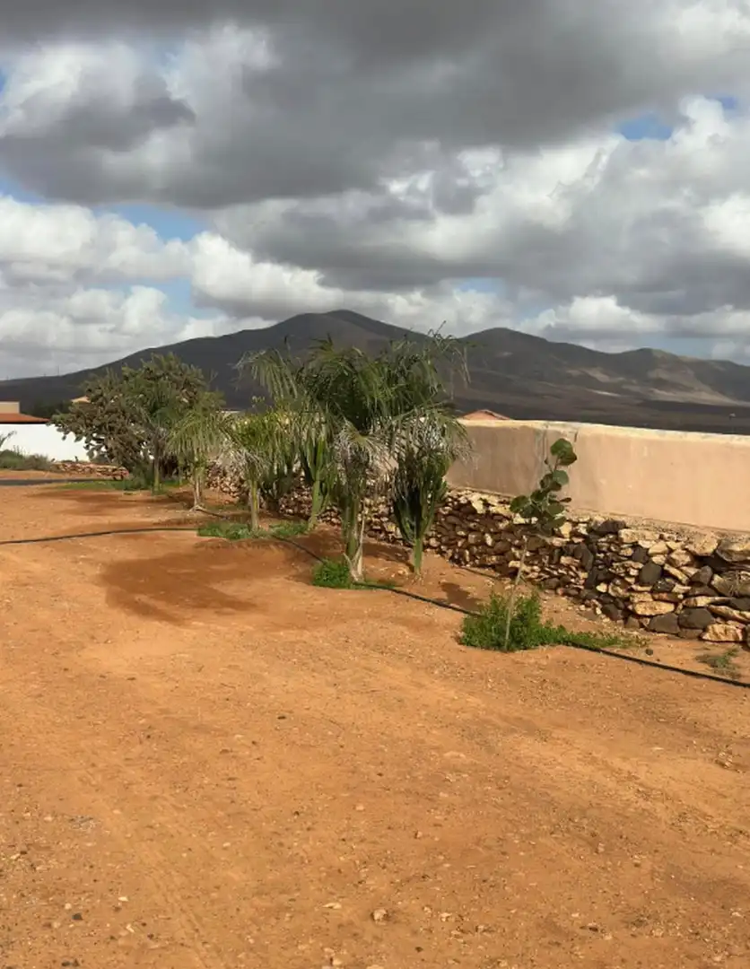 Außenansicht von Haus oder Chalet zum Verkauf in Antigua mit Privatgarten und Terrasse