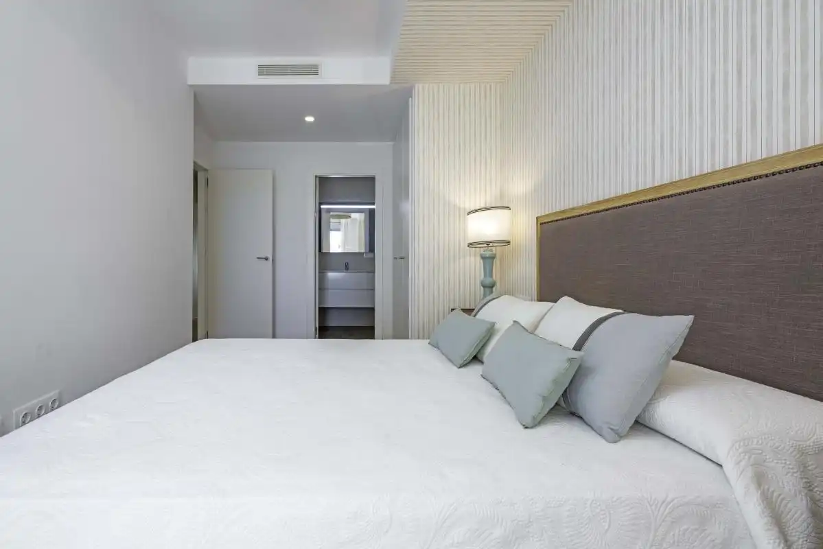 Habitación de Piso en venta en Sevilla con Aire acondicionado y Calefacción
