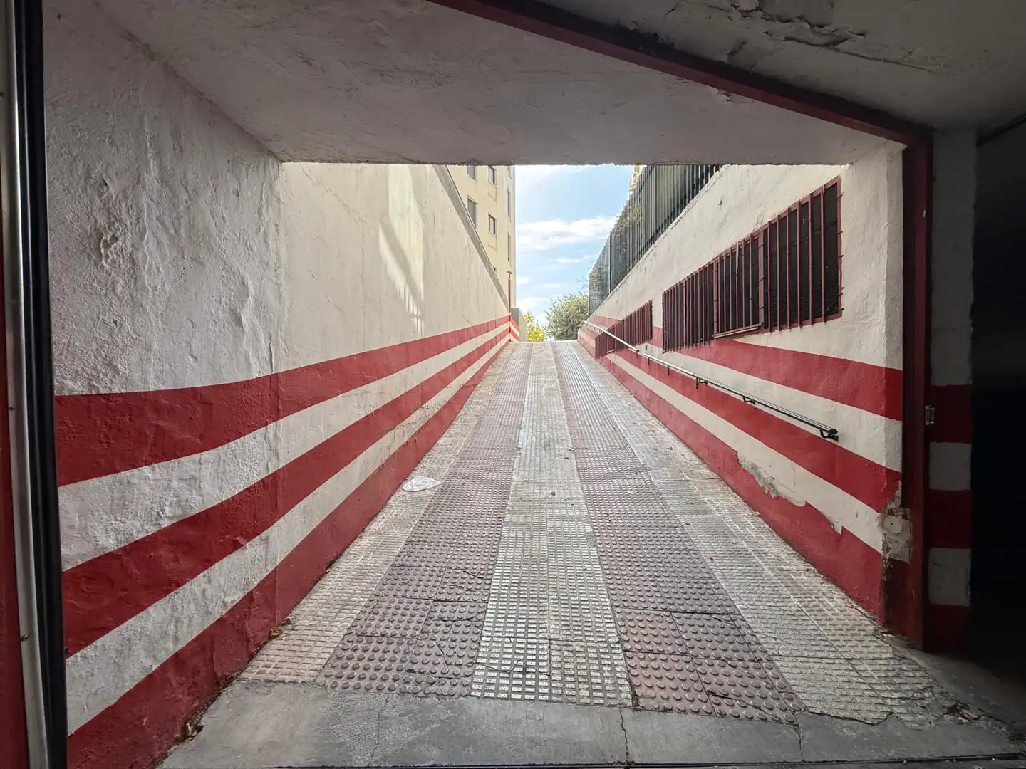 Vista exterior de Pis en venda en Granada amb Calefacció, Moblat i Forn