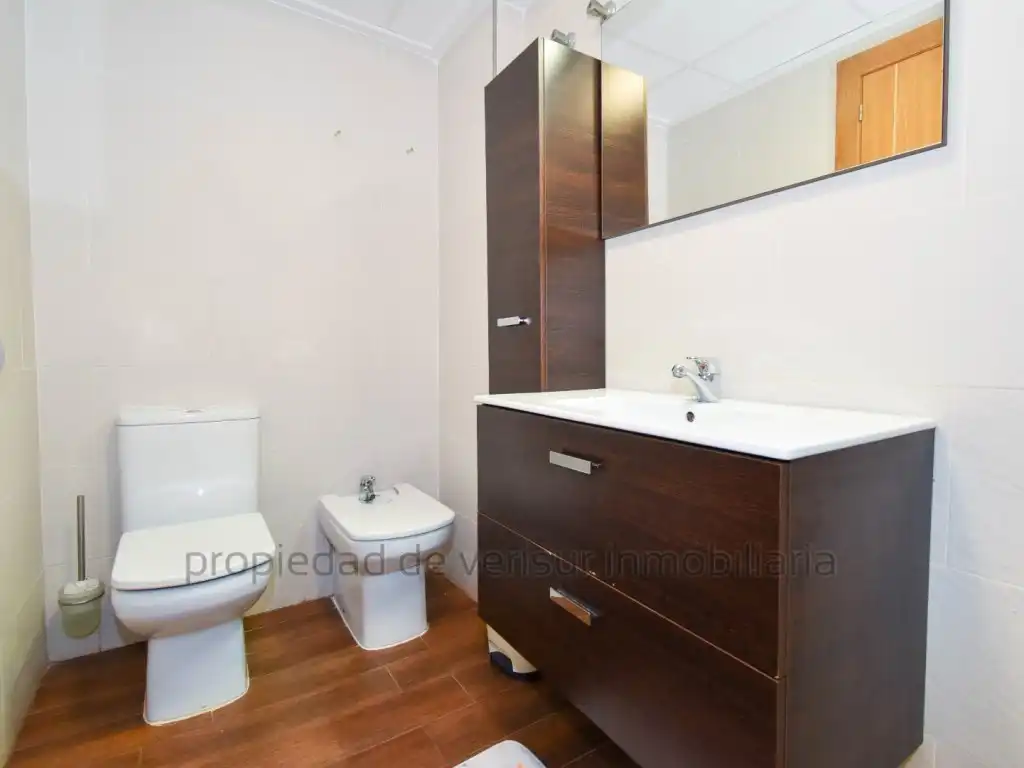 Bathroom of Duplexes for rent in Águilas  with Air Conditioner