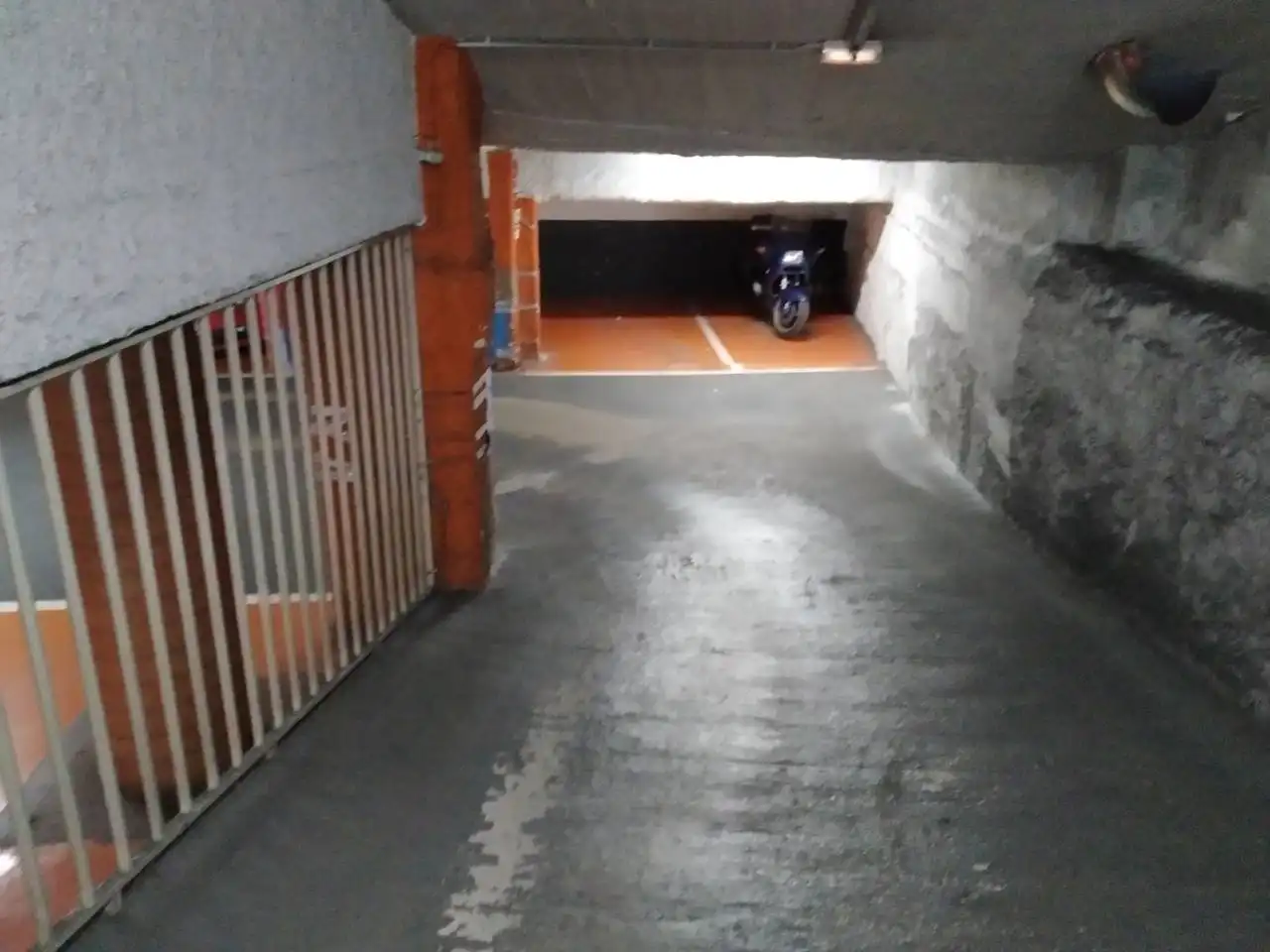 Parkplatz von Garage zum Verkauf in Centre