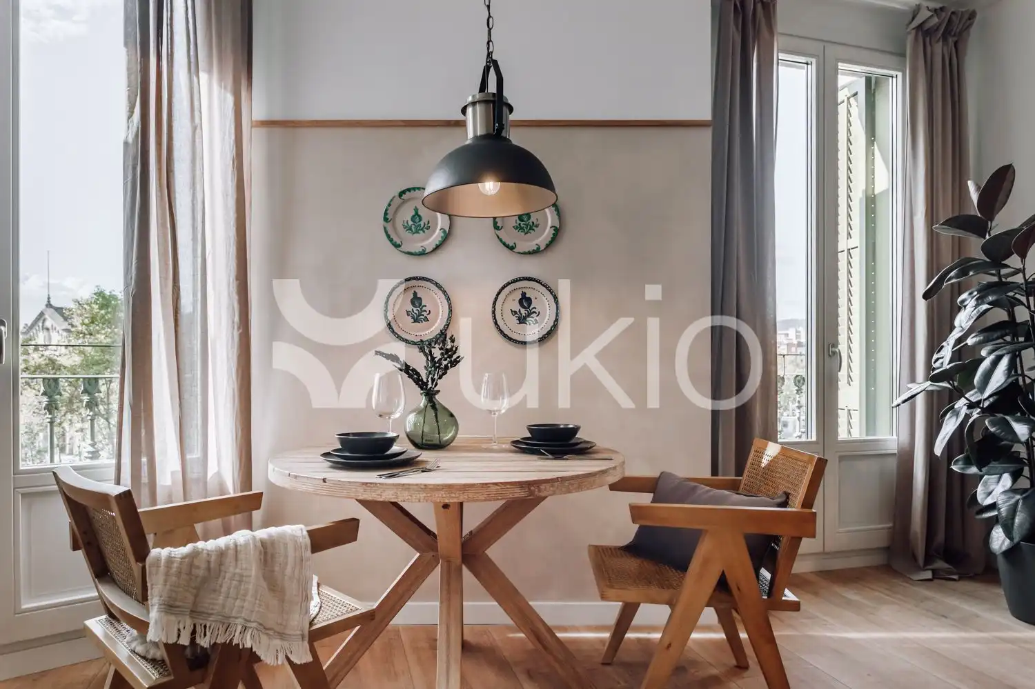 Comedor de Apartamento de alquiler en Barcelona con Aire acondicionado, Calefacción y Amueblado