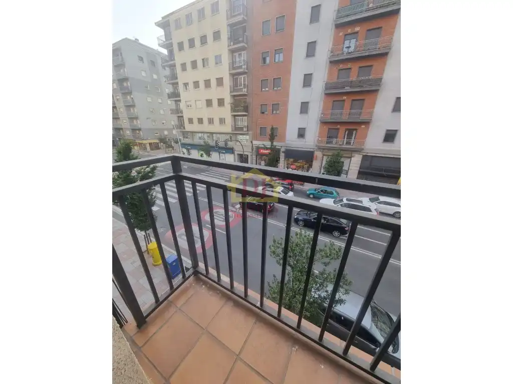 Piso de alquiler en Paseo de Canalejas, San Esteban - San Cristóbal