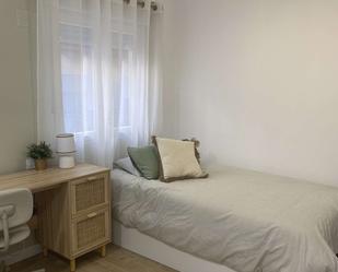 Bedroom of Study to share in  Valencia Capital  with Air Conditioner and Terrace