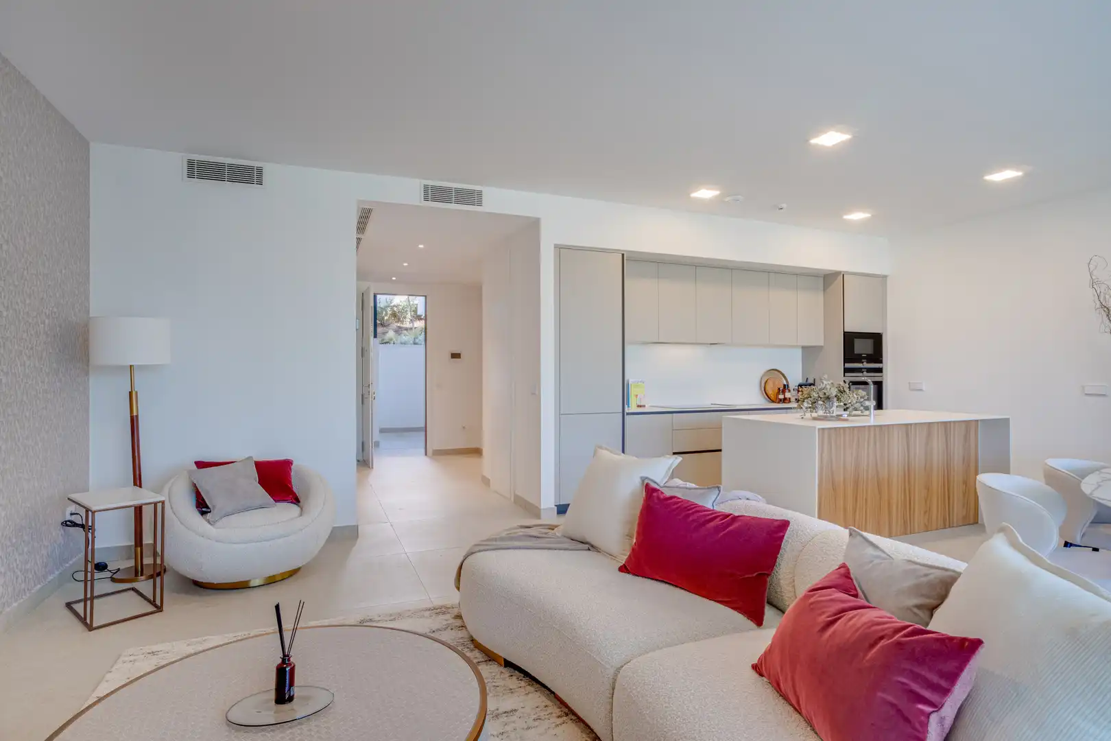 Living room of Ground floor for sale in Marbella  with Air Conditioner, Private garden and Terrace