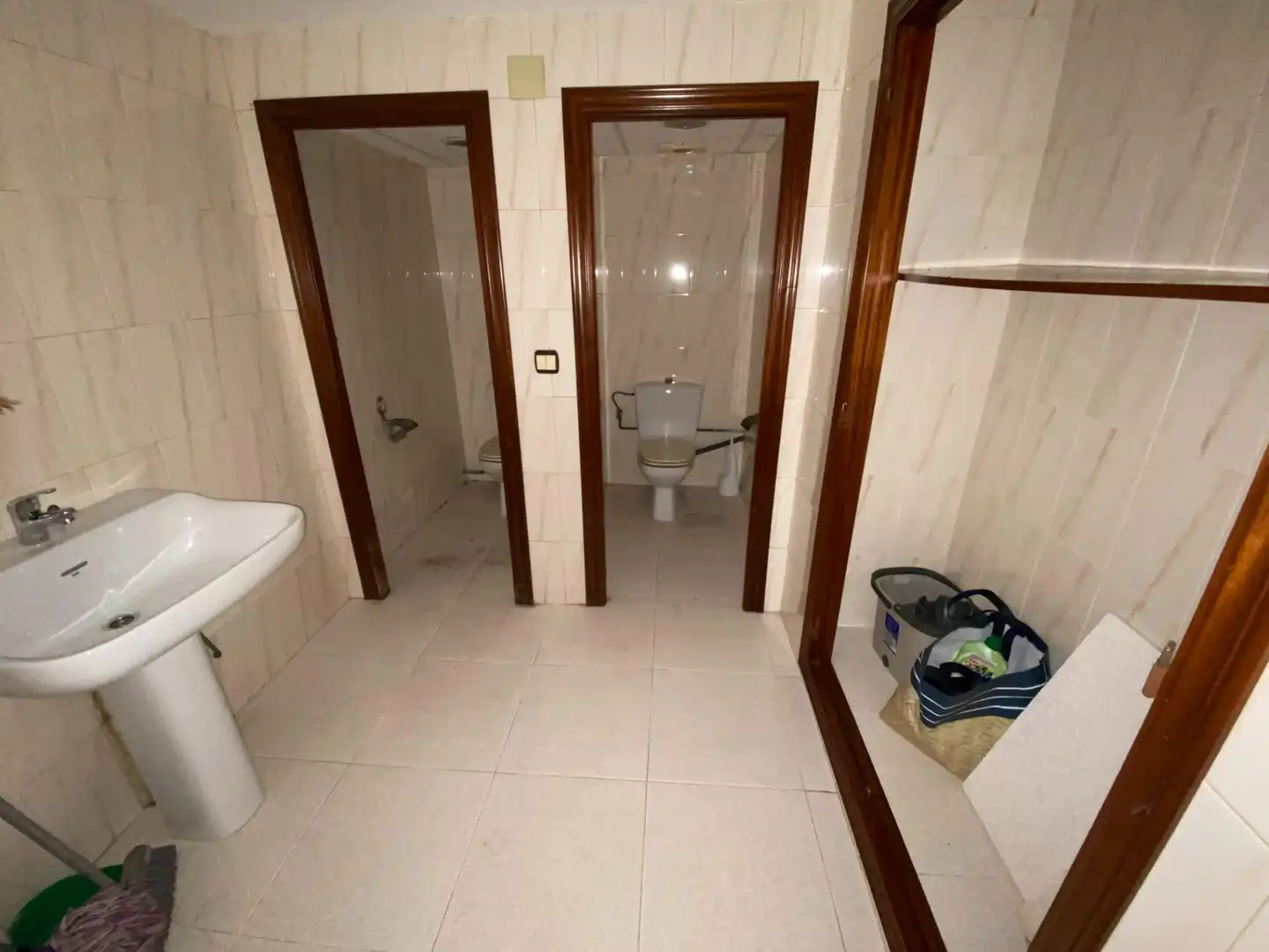 Bany de Oficina en venda en Alzira