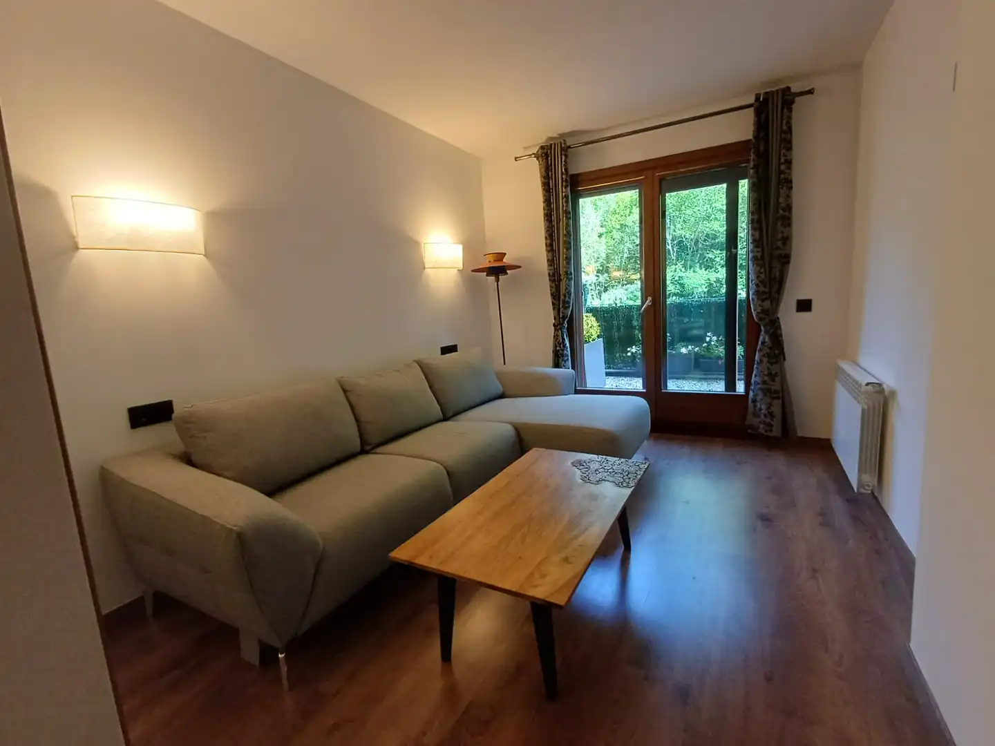 Sala d'estar de Pis de lloguer en La Massana amb Parquet, Terrassa i Moblat