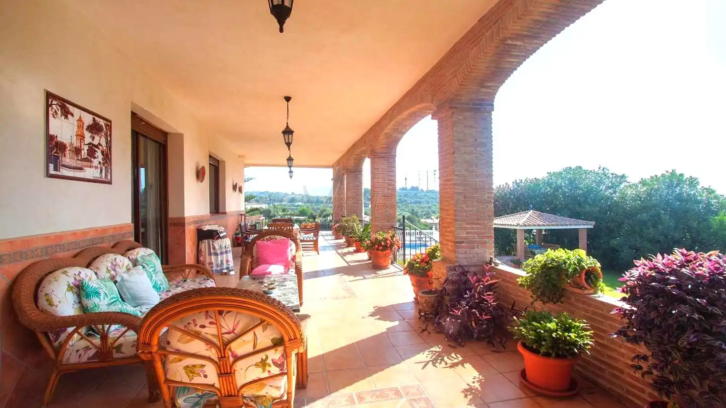 Terrassa de Finca rústica en venda en Estepona amb Jardí privat, Terrassa i Traster