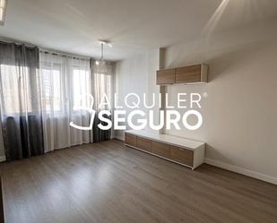 Bedroom of Flat to rent in Alcalá de Henares  with Air Conditioner and Heating