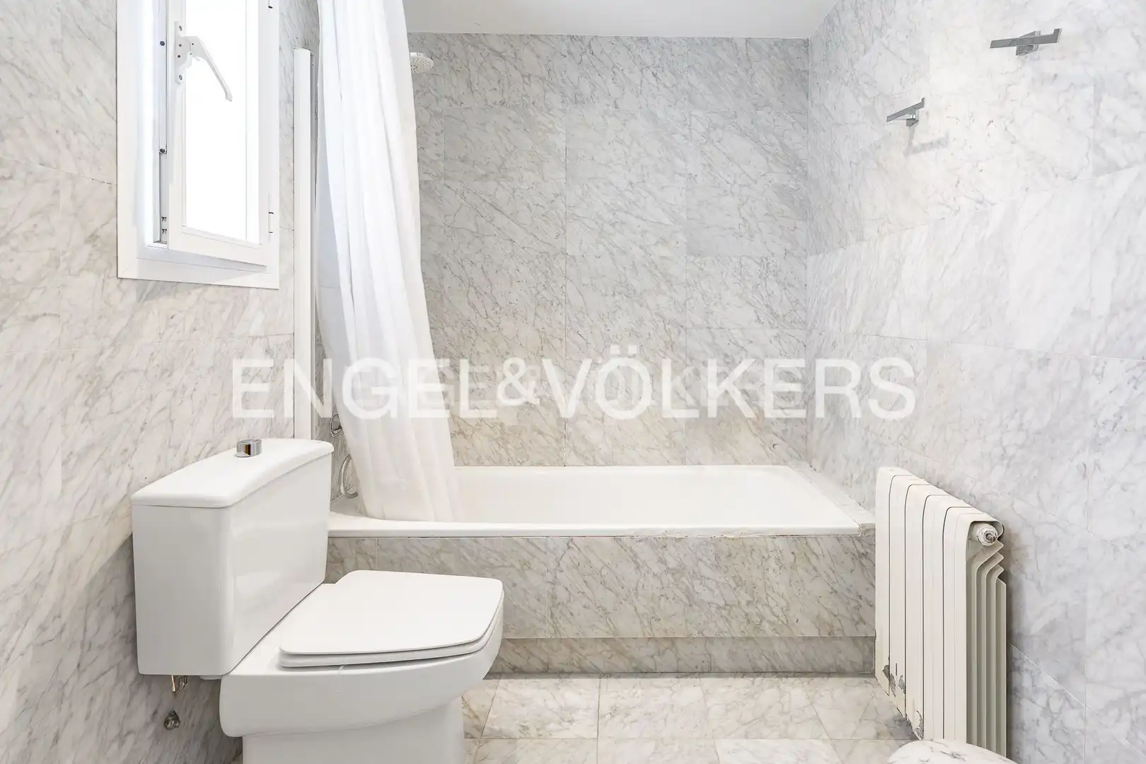 Baño de Casa o chalet en venta en El Masnou con Aire acondicionado, Calefacción y Jardín privado