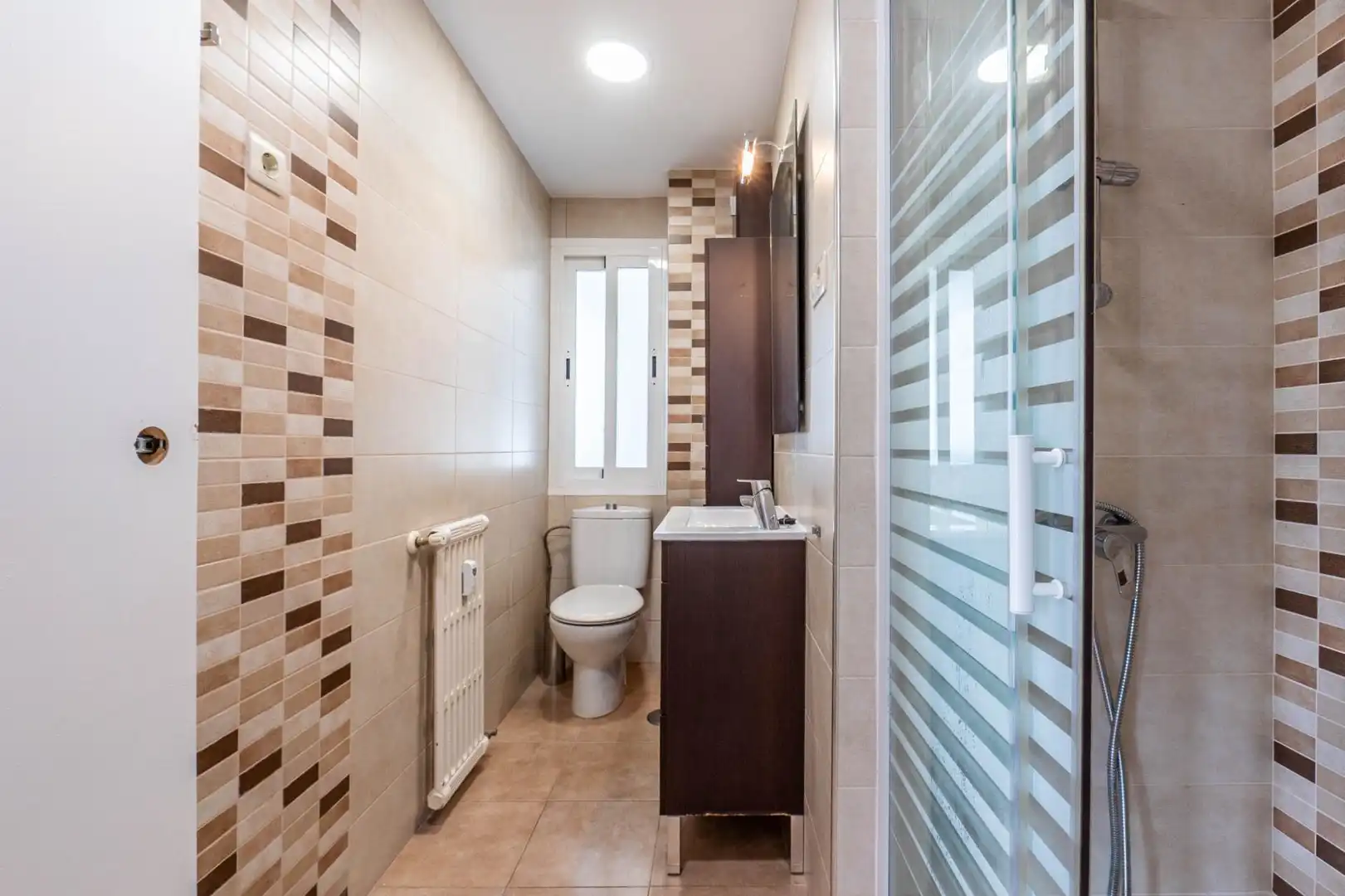 Badezimmer von Wohnung zur untervermieten in Granada mit Klimaanlage und Heizung