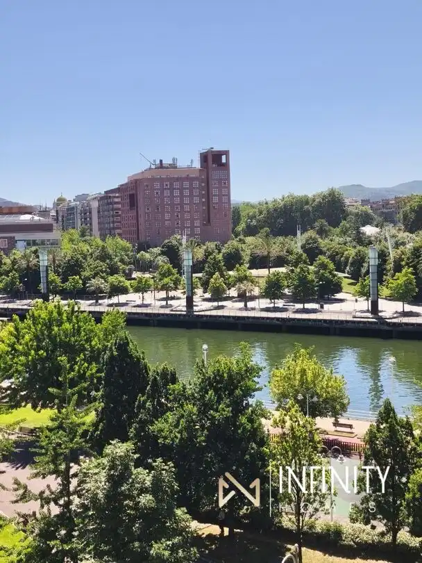 Vista exterior de Pis de lloguer en Bilbao  amb Calefacció, Terrassa i Traster