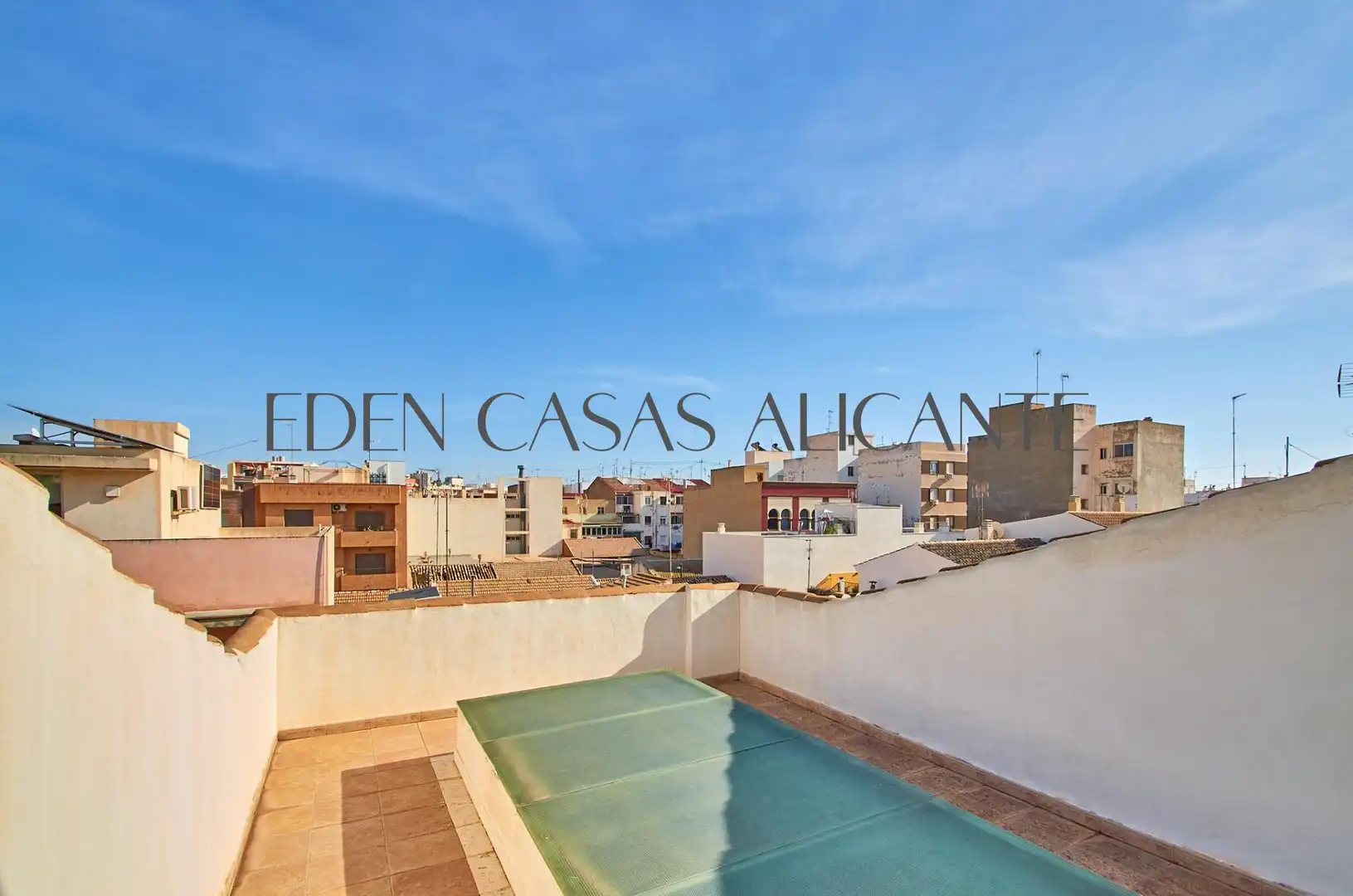 Terrassa de Casa adosada en venda en San Vicente del Raspeig / Sant Vicent del Raspeig amb Aire condicionat, Jardí privat i Parquet