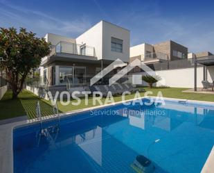 Vista exterior de Casa o xalet de lloguer en Chiva amb Aire condicionat