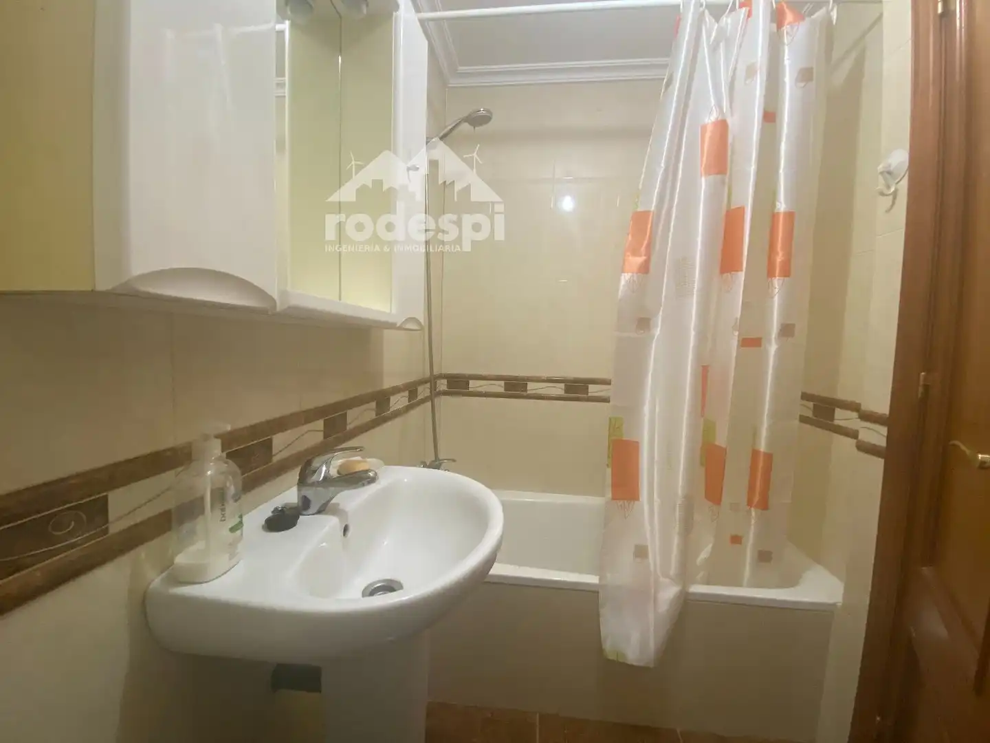 Bathroom of Flat for sale in A Cañiza    with Terrace and Furnished