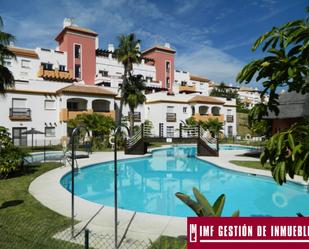 Vista exterior de Àtic en venda en Vélez-Málaga amb Aire condicionat, Terrassa i Piscina