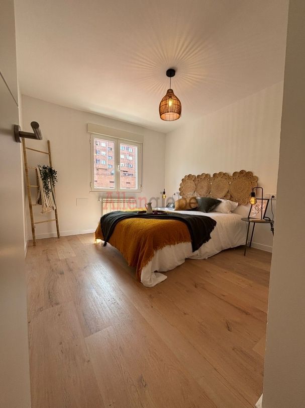 Bedroom of Flat for sale in Oviedo   with Heating