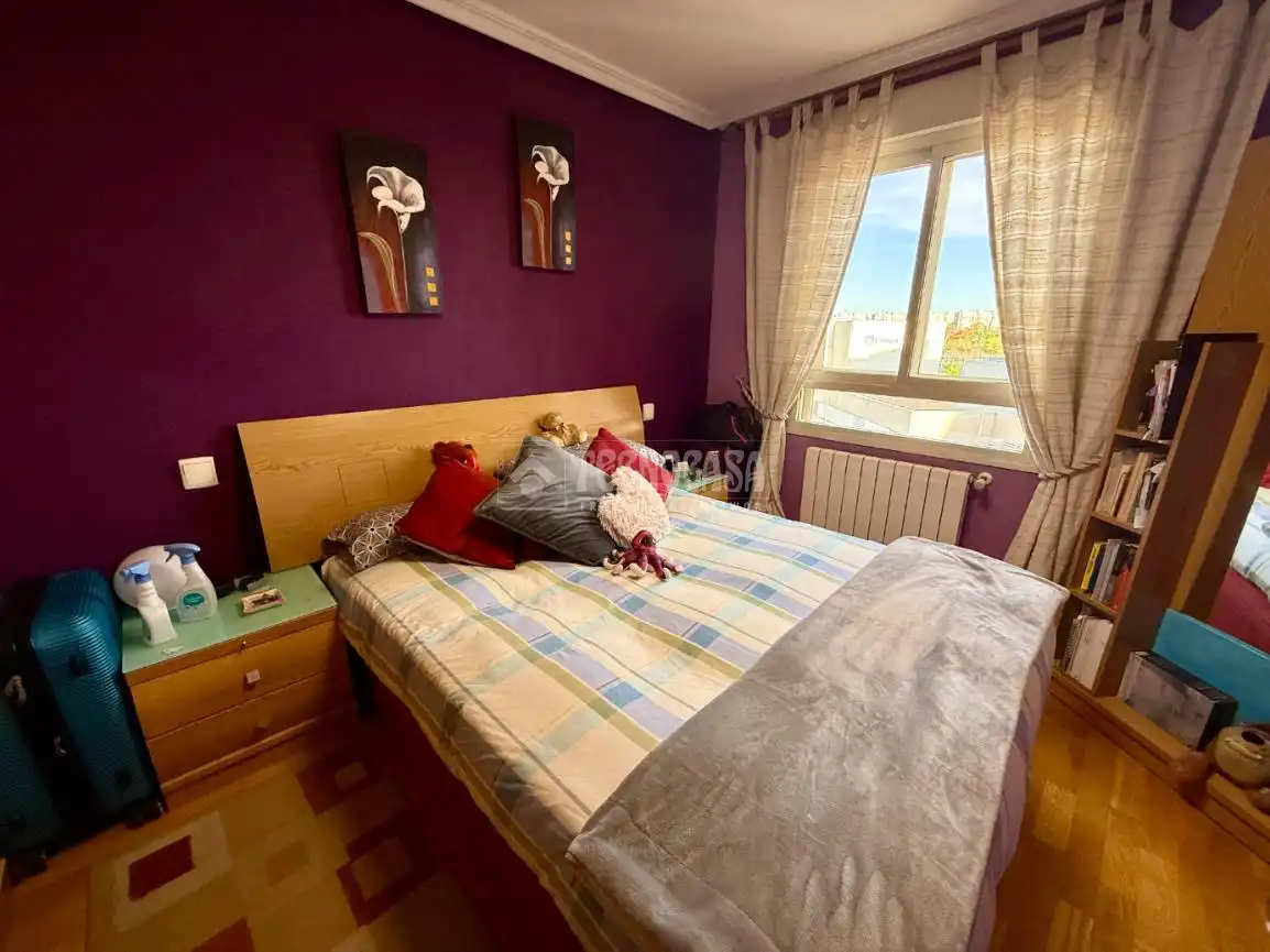 Bedroom of Flat for sale in Madrid  with Air Conditioner and Heating