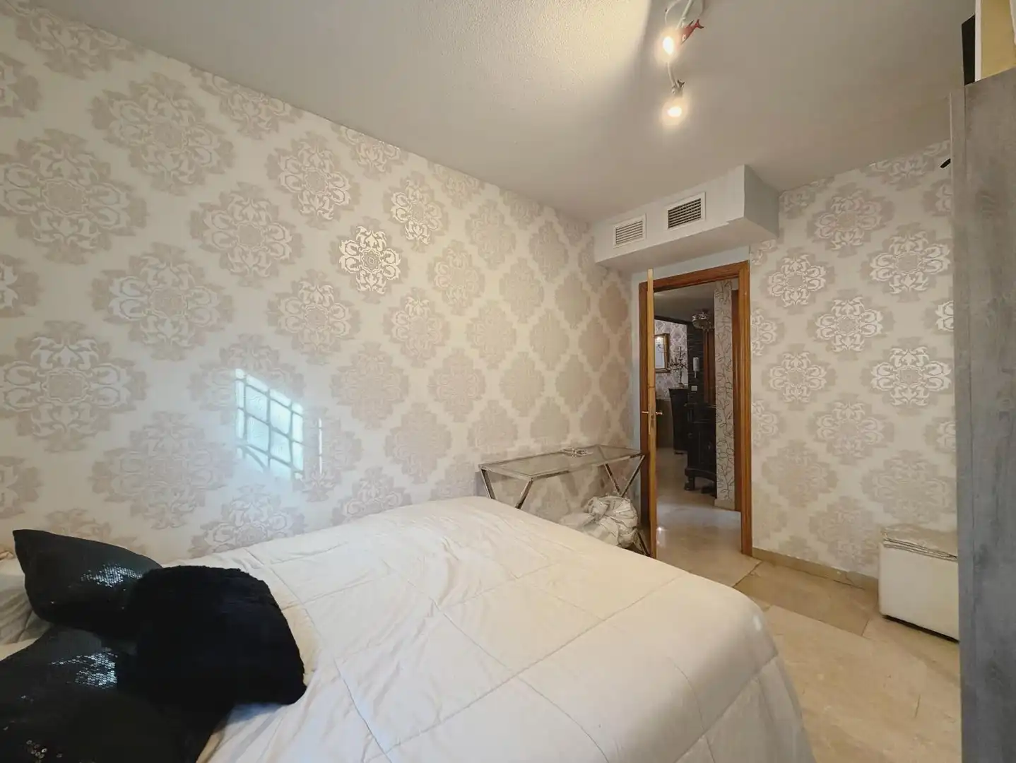 Habitación de Planta baja en venta en Torremolinos con Aire acondicionado, Calefacción y Jardín privado