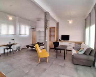Sala d'estar de Apartament de lloguer en  Sevilla Capital amb Aire condicionat, Traster i Piscina