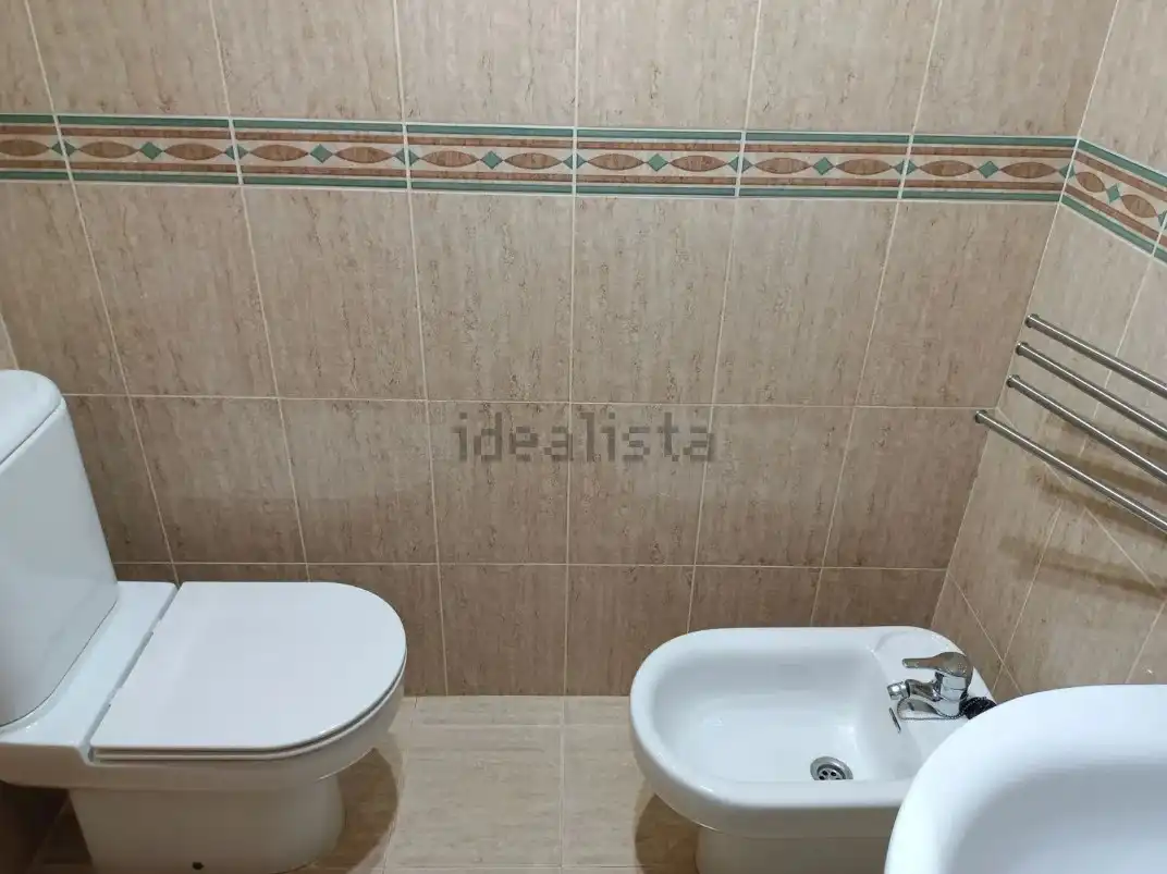 Bathroom of Flat for rent in Valencia  with Air Conditioner, Oven and Microwave