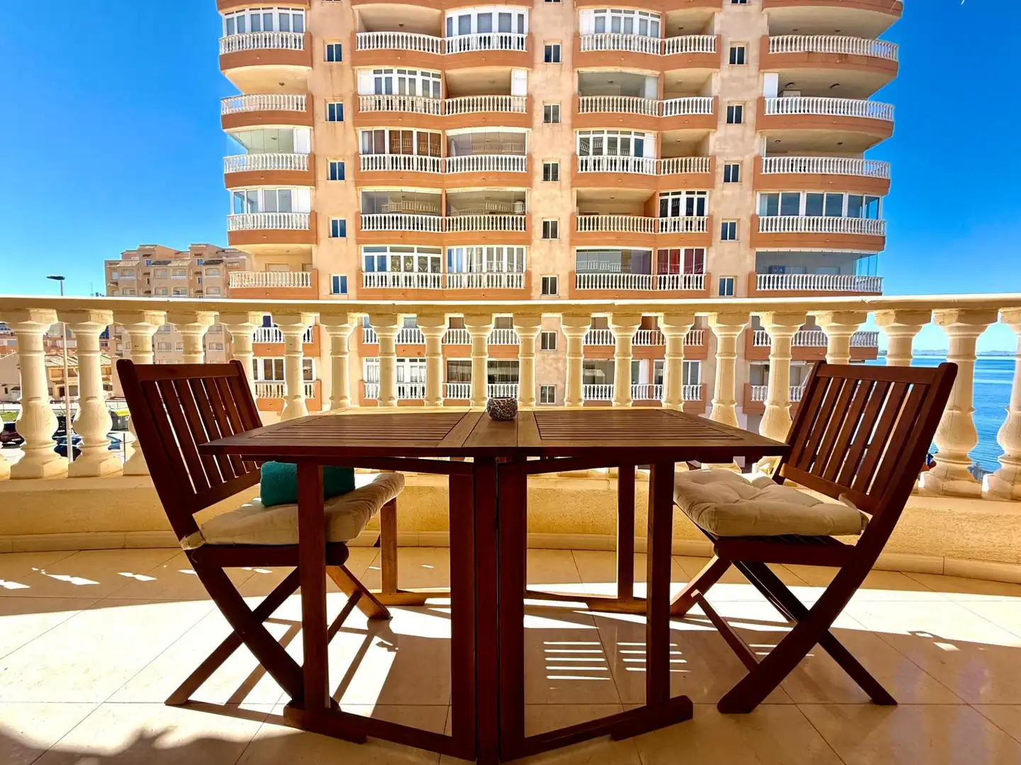 Terrassa de Pis en venda en La Manga del Mar Menor amb Aire condicionat, Terrassa i Moblat