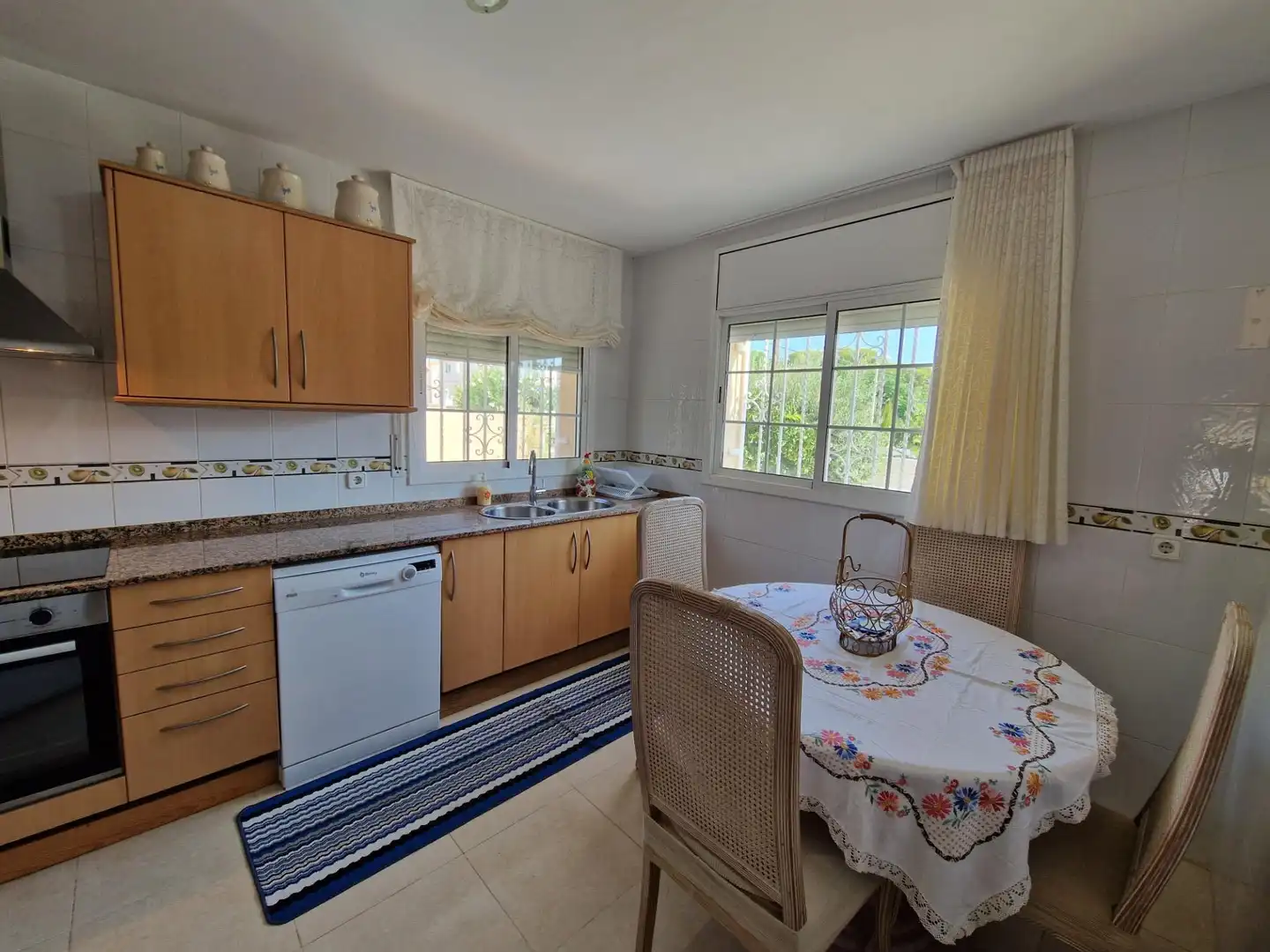 Cuina de Casa adosada en venda en Mont-roig del Camp amb Jardí privat, Terrassa i Piscina